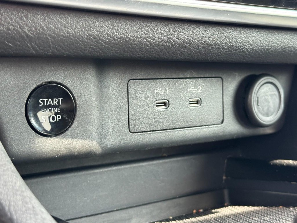 Nissan Rogue Vehicle Full-screen Gallery Image 21