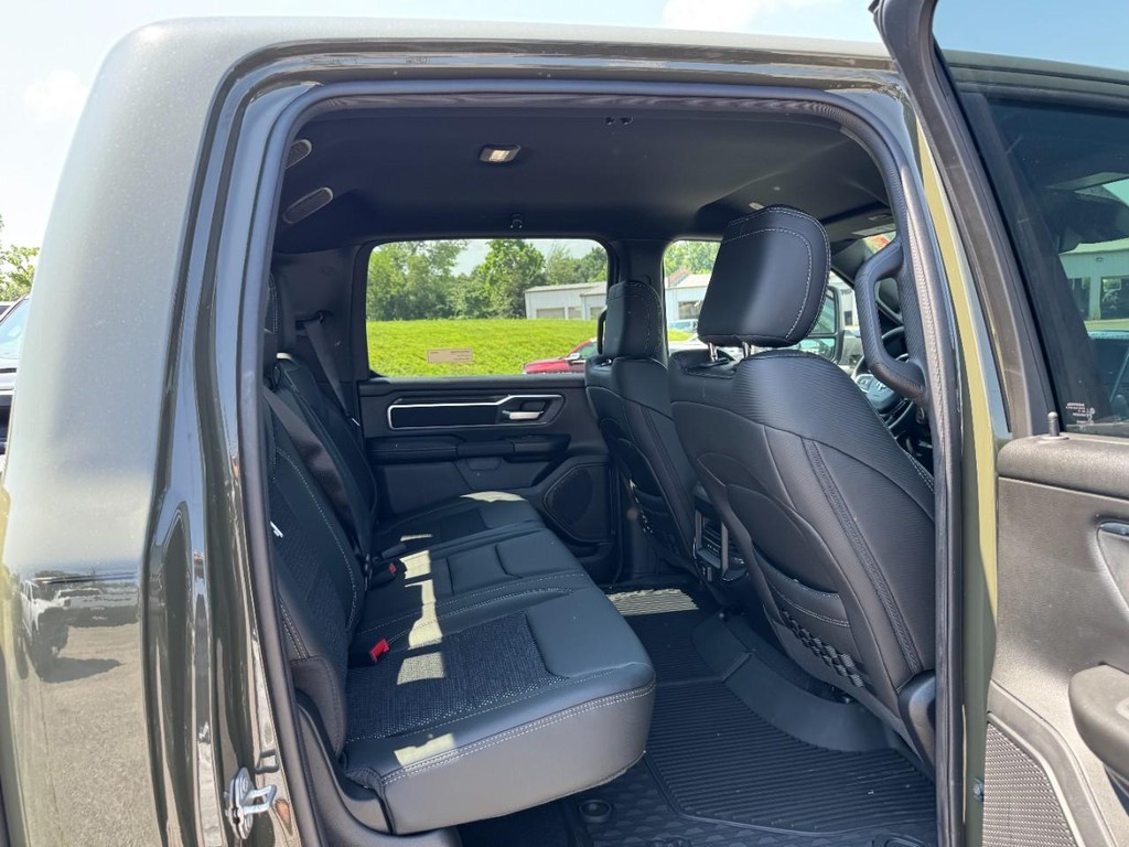 Ram 1500 Vehicle Full-screen Gallery Image 06
