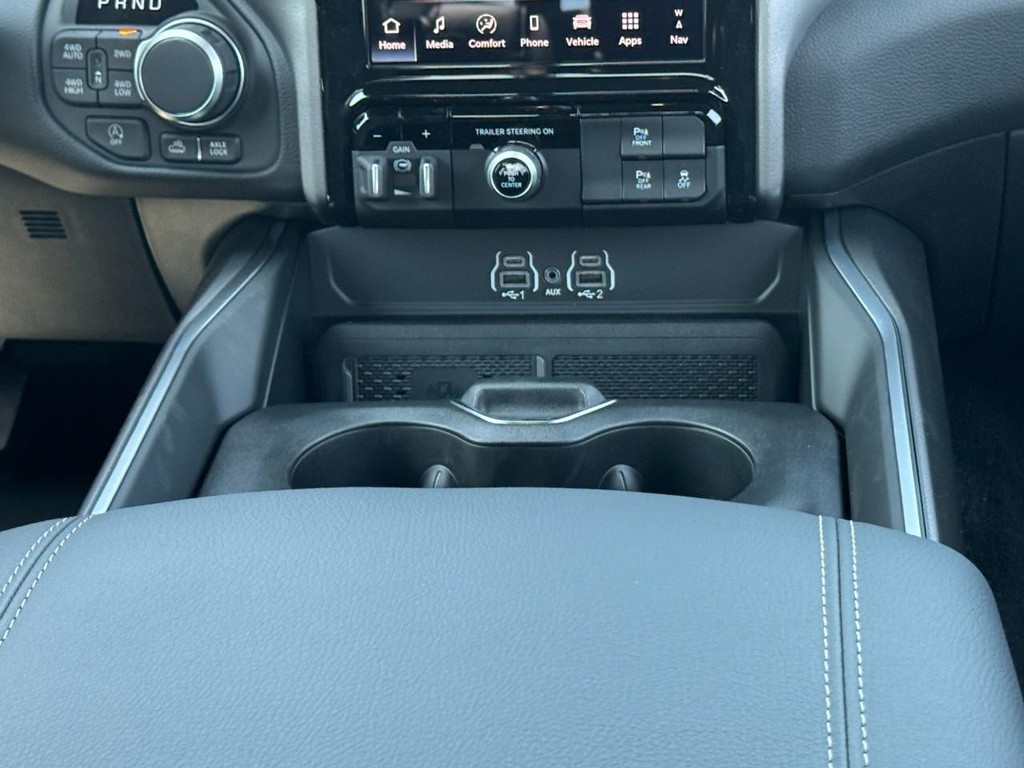 Ram 1500 Vehicle Full-screen Gallery Image 11