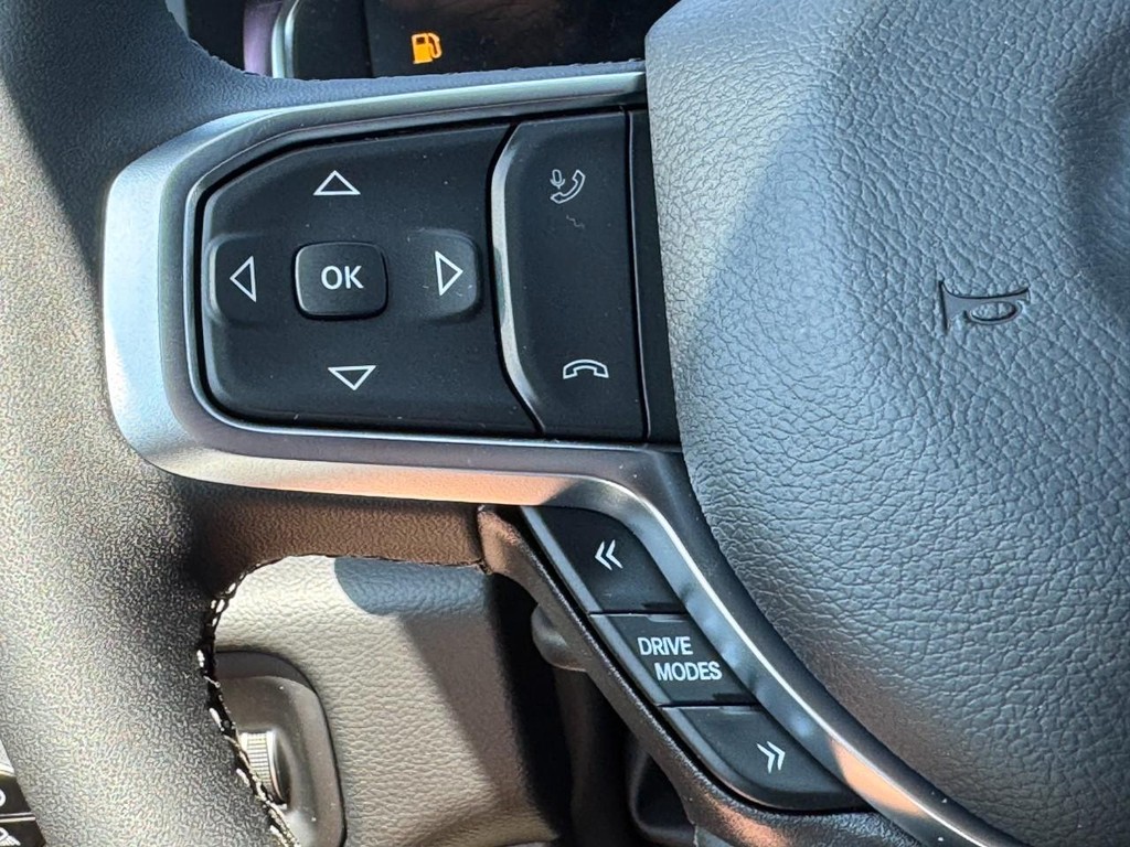 Ram 1500 Vehicle Full-screen Gallery Image 12