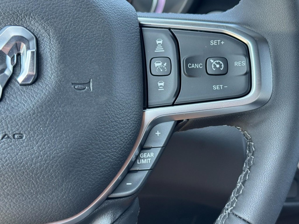 Ram 1500 Vehicle Full-screen Gallery Image 13