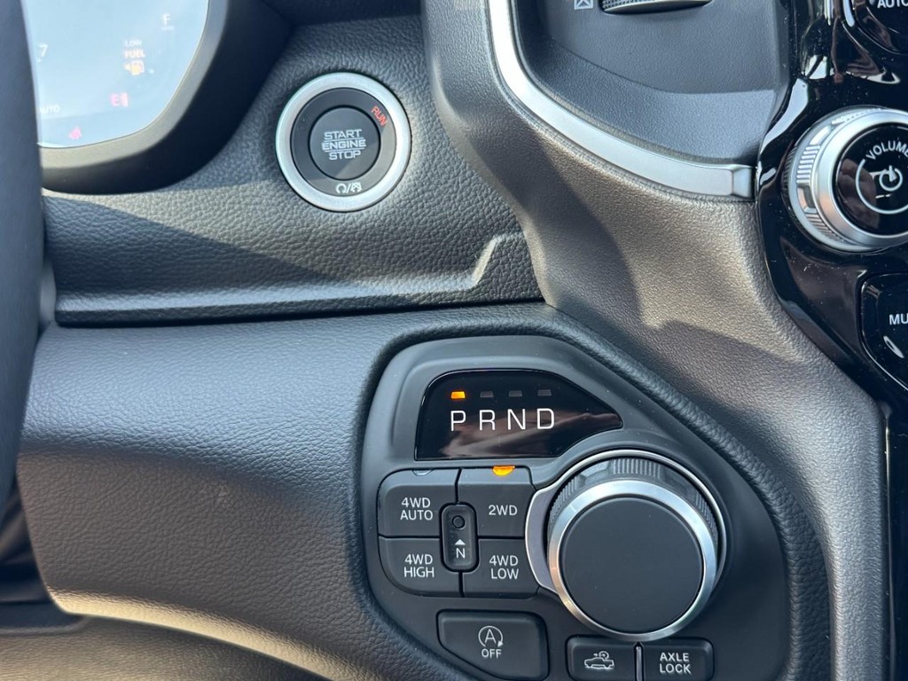 Ram 1500 Vehicle Full-screen Gallery Image 14