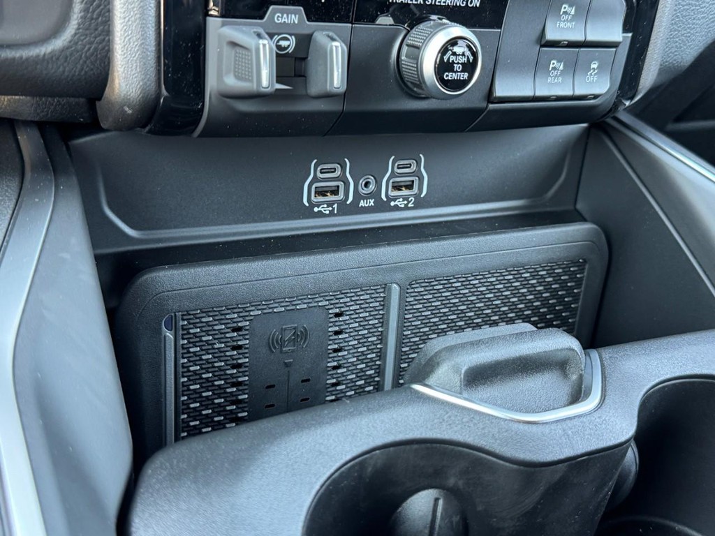 Ram 1500 Vehicle Full-screen Gallery Image 15