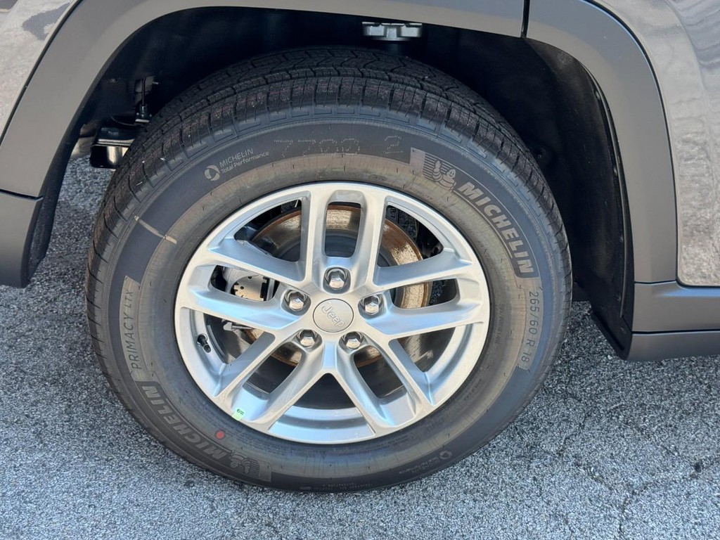 Jeep Grand Cherokee Vehicle Full-screen Gallery Image 05