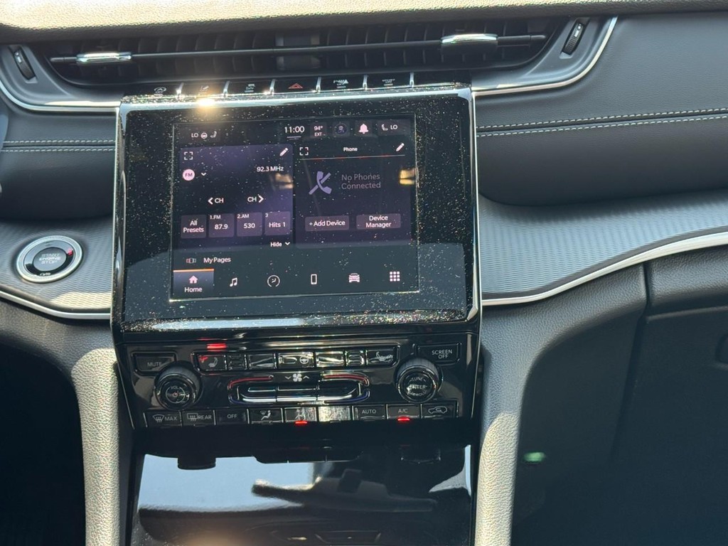 Jeep Grand Cherokee Vehicle Full-screen Gallery Image 11