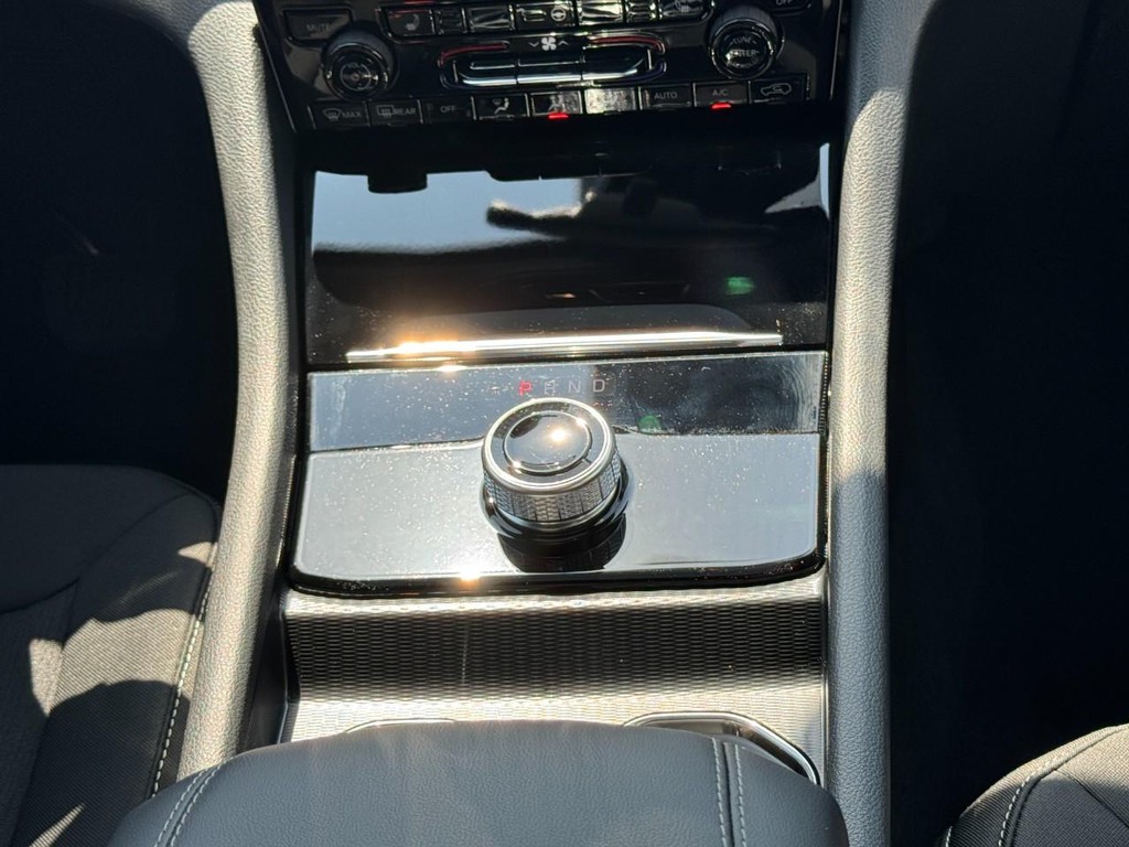 Jeep Grand Cherokee Vehicle Full-screen Gallery Image 12