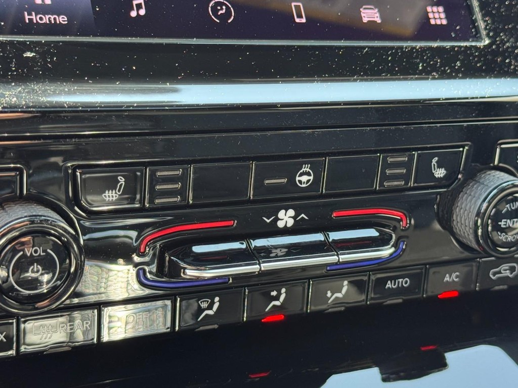 Jeep Grand Cherokee Vehicle Full-screen Gallery Image 15