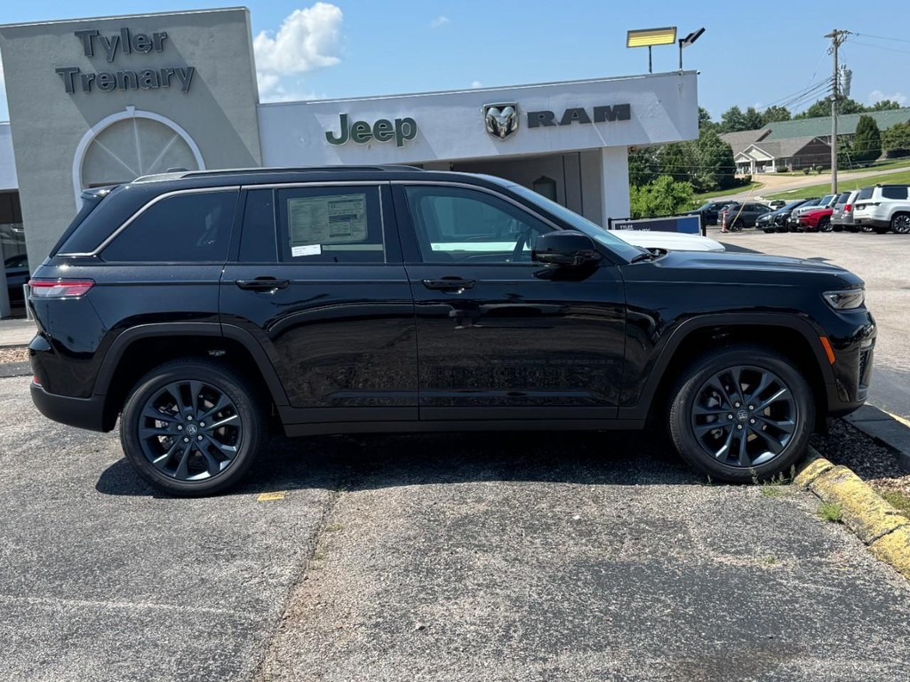 Jeep Grand Cherokee Vehicle Full-screen Gallery Image 02