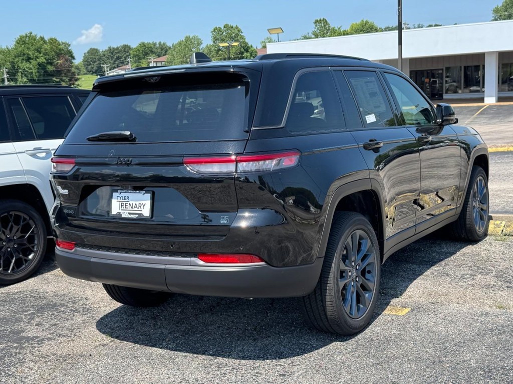 Jeep Grand Cherokee Vehicle Full-screen Gallery Image 04