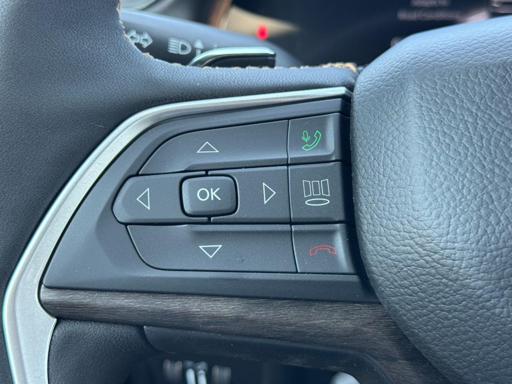 Jeep Grand Cherokee Vehicle Full-screen Gallery Image 13