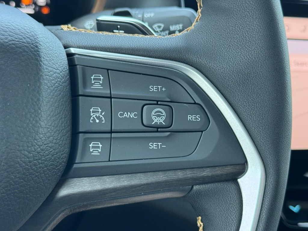 Jeep Grand Cherokee Vehicle Full-screen Gallery Image 14