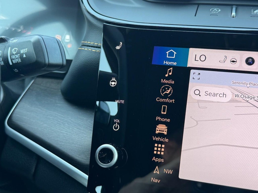 Jeep Grand Cherokee Vehicle Full-screen Gallery Image 16