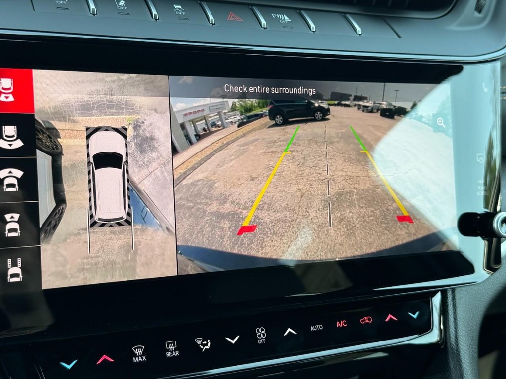 Jeep Grand Cherokee Vehicle Full-screen Gallery Image 18