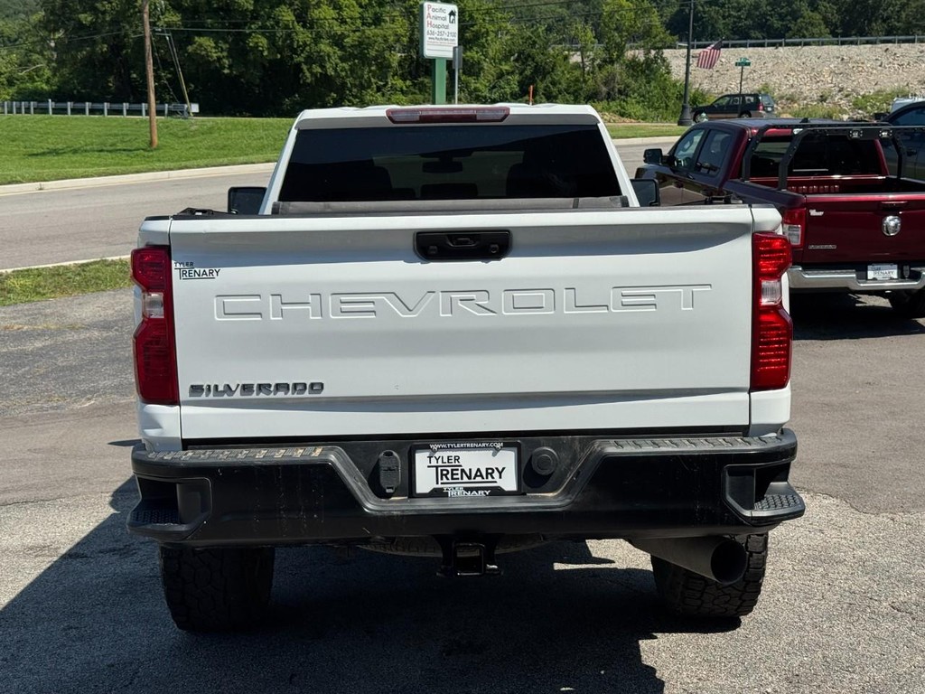 Chevrolet Silverado 3500HD Vehicle Full-screen Gallery Image 04