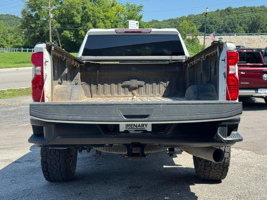 Chevrolet Silverado 3500HD Vehicle Full-screen Gallery Image 05