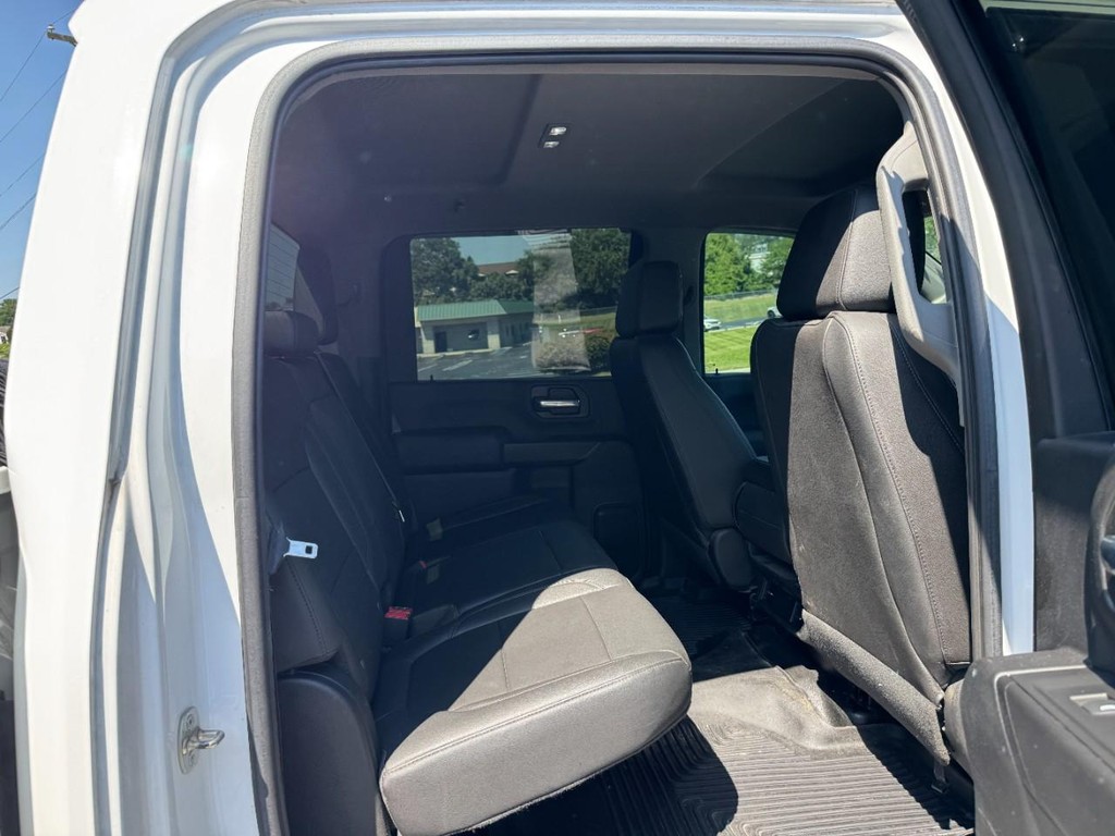 Chevrolet Silverado 3500HD Vehicle Full-screen Gallery Image 10