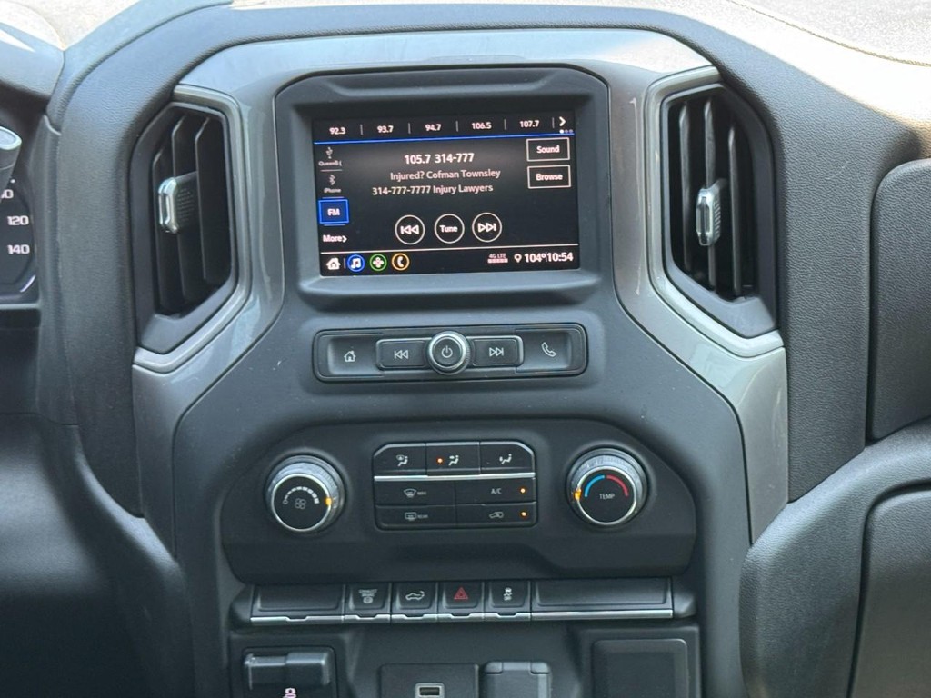 Chevrolet Silverado 3500HD Vehicle Full-screen Gallery Image 13