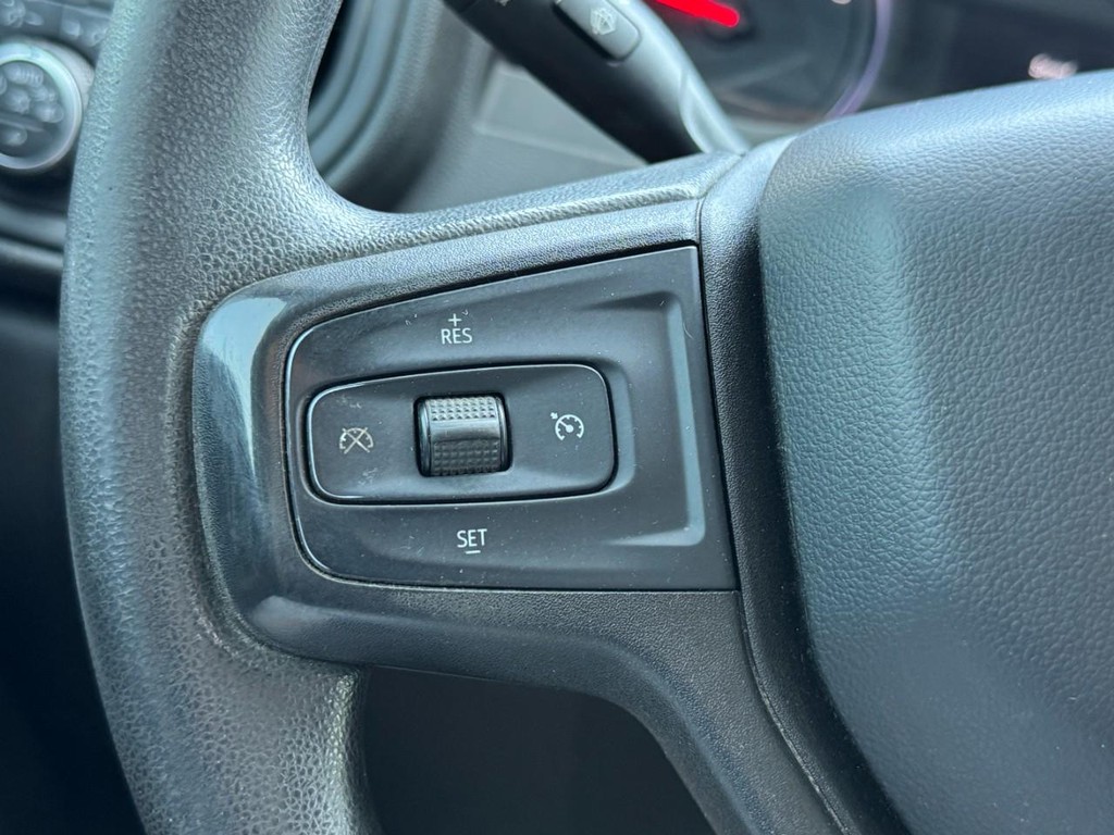 Chevrolet Silverado 3500HD Vehicle Full-screen Gallery Image 16