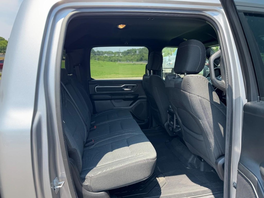 Ram 1500 Vehicle Full-screen Gallery Image 12