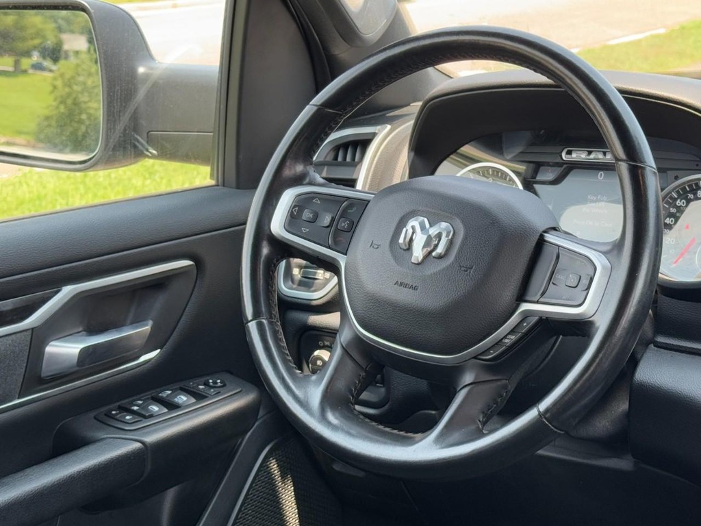 Ram 1500 Vehicle Full-screen Gallery Image 14