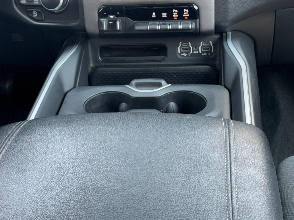 Ram 1500 Vehicle Full-screen Gallery Image 16