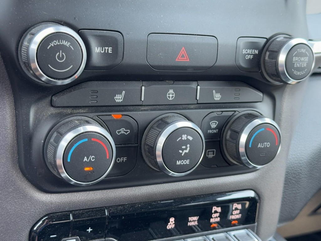 Ram 1500 Vehicle Full-screen Gallery Image 21