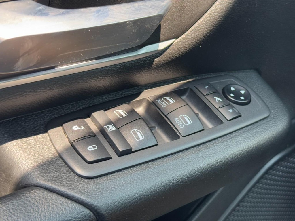Ram 1500 Vehicle Full-screen Gallery Image 24