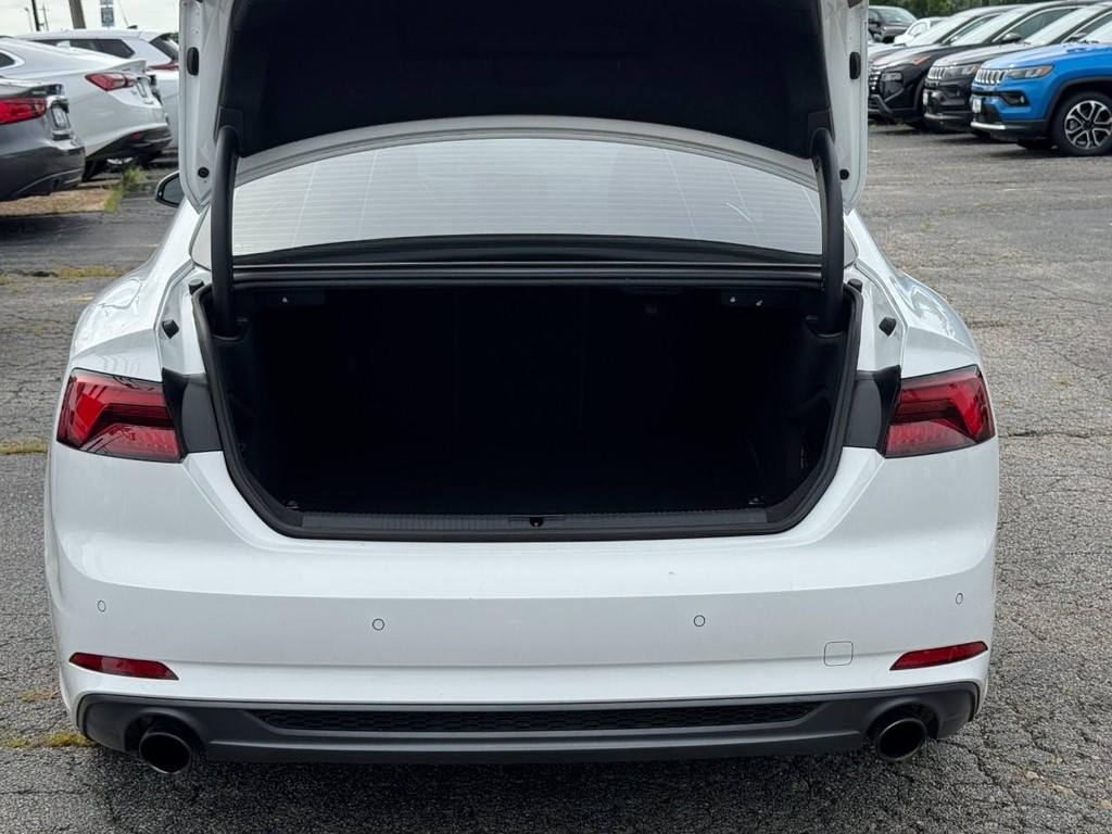 Audi A5 Coupe Vehicle Full-screen Gallery Image 05