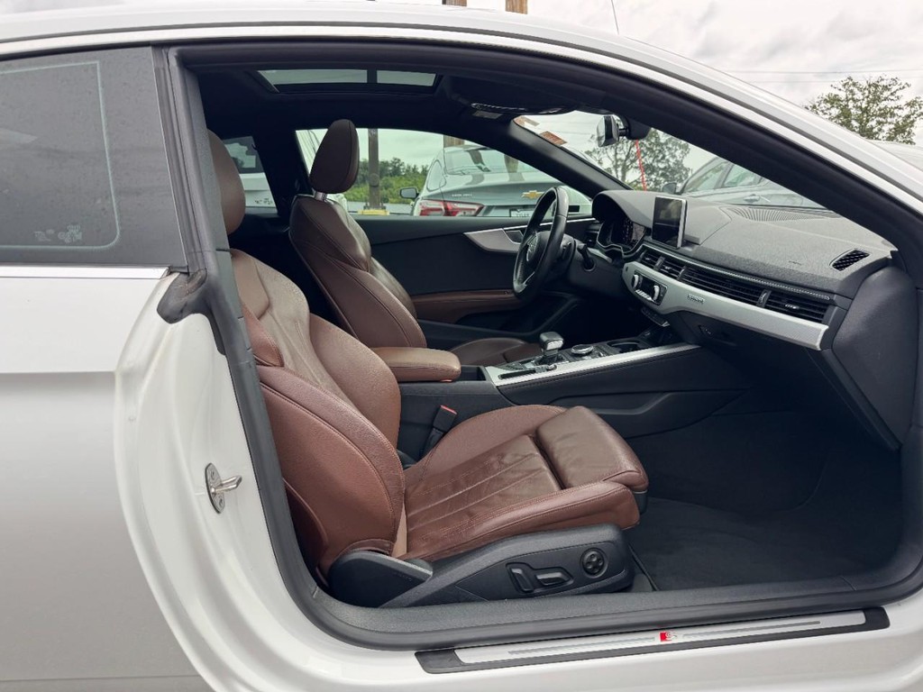 Audi A5 Coupe Vehicle Full-screen Gallery Image 10