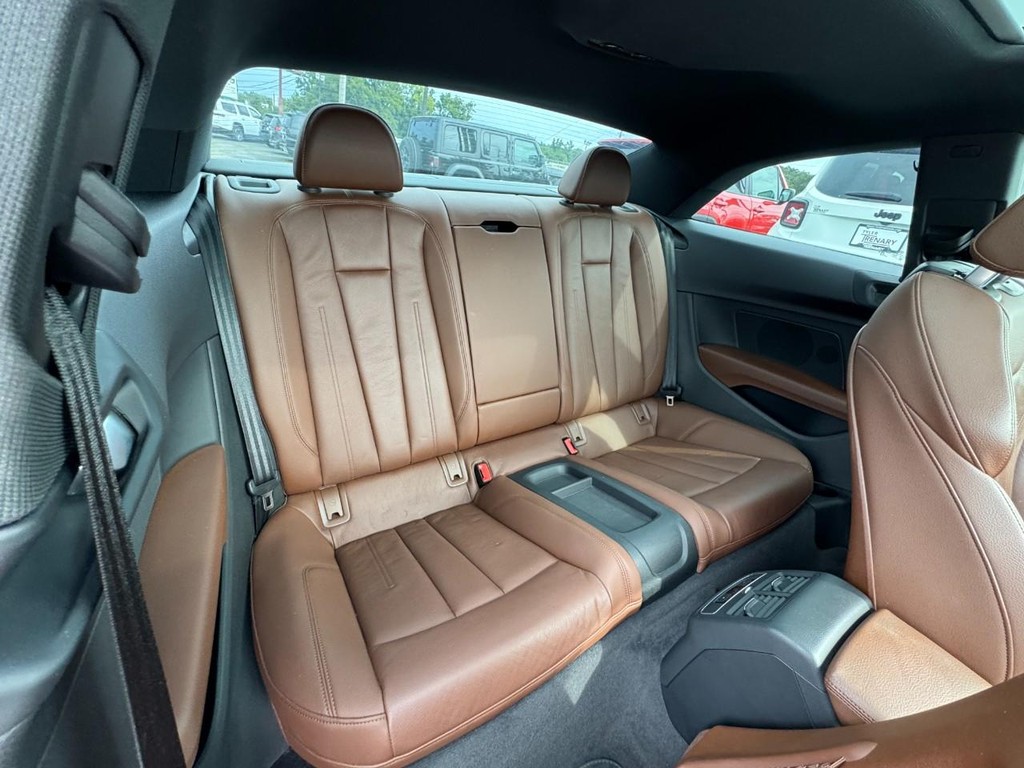 Audi A5 Coupe Vehicle Full-screen Gallery Image 11