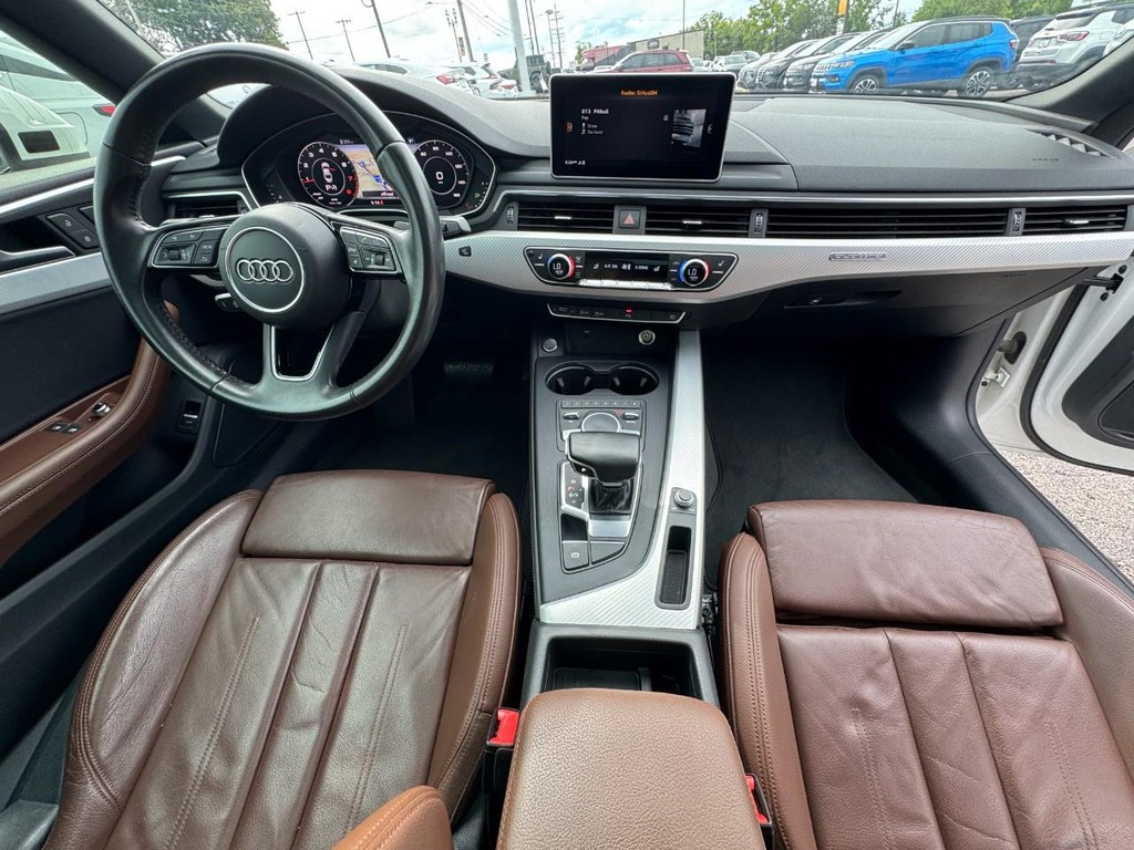 Audi A5 Coupe Vehicle Full-screen Gallery Image 12