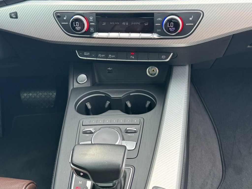 Audi A5 Coupe Vehicle Full-screen Gallery Image 15