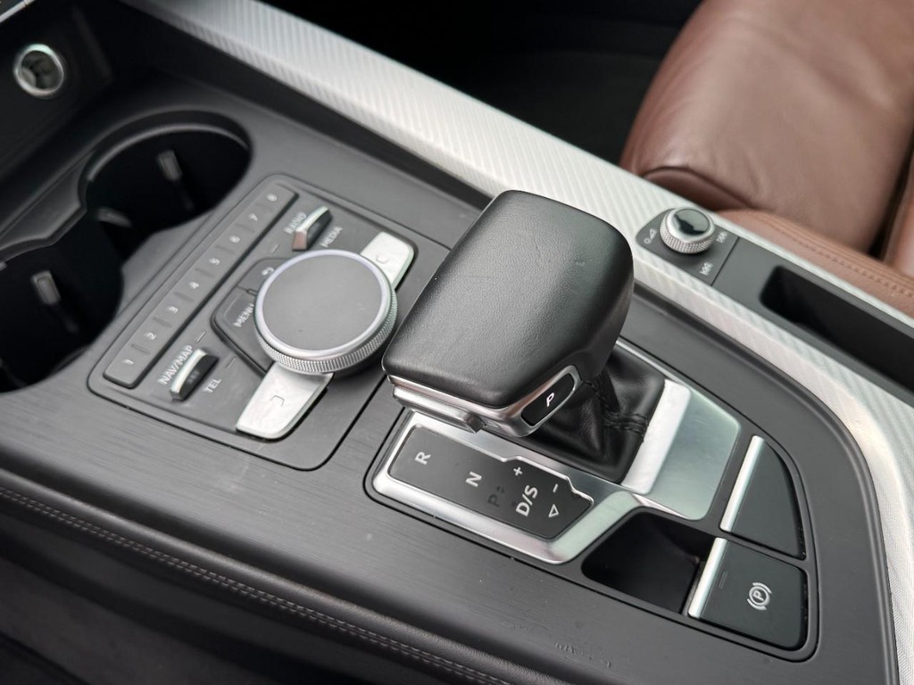 Audi A5 Coupe Vehicle Full-screen Gallery Image 21