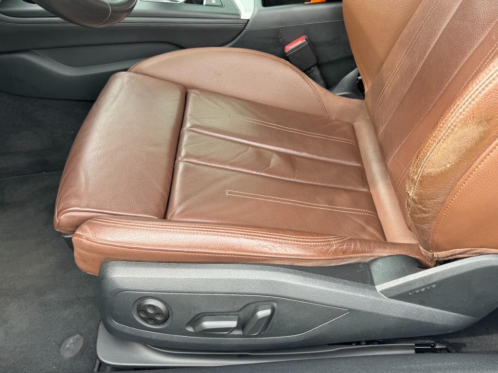 Audi A5 Coupe Vehicle Full-screen Gallery Image 26