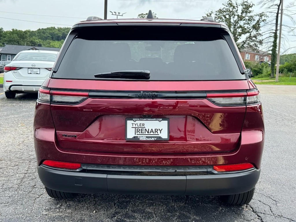 Jeep Grand Cherokee Vehicle Full-screen Gallery Image 05