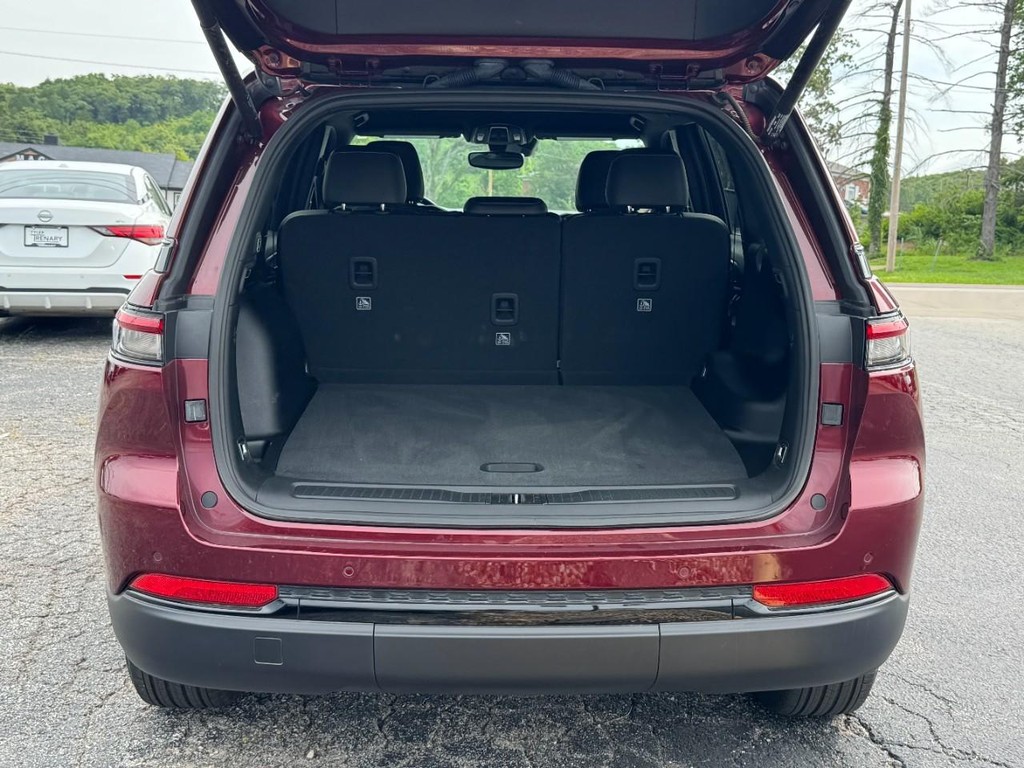Jeep Grand Cherokee Vehicle Full-screen Gallery Image 06