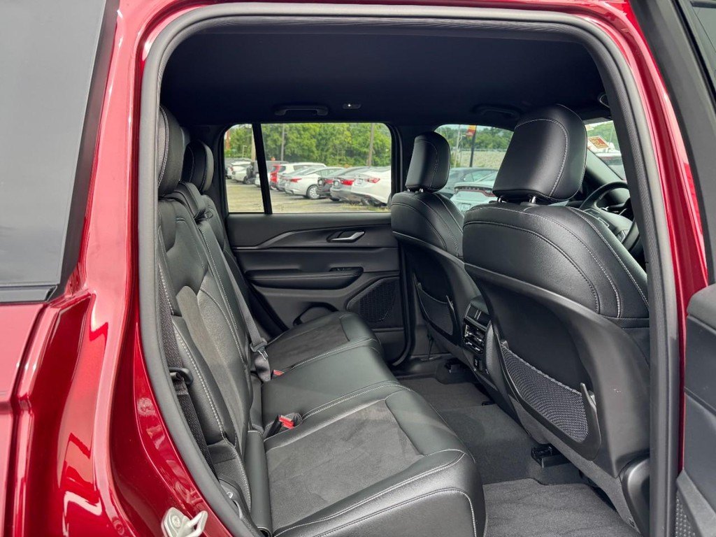 Jeep Grand Cherokee Vehicle Full-screen Gallery Image 12
