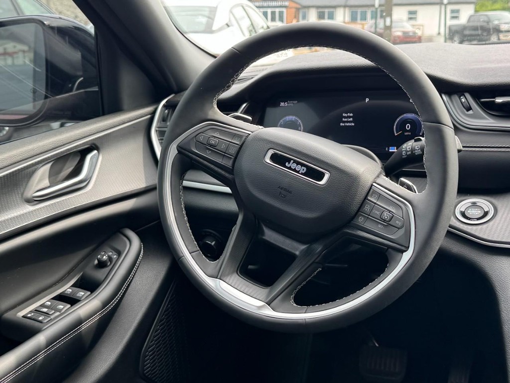 Jeep Grand Cherokee Vehicle Full-screen Gallery Image 14