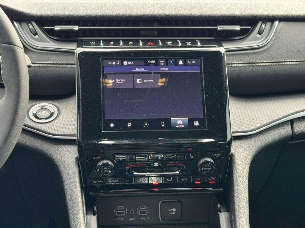 Jeep Grand Cherokee Vehicle Full-screen Gallery Image 15
