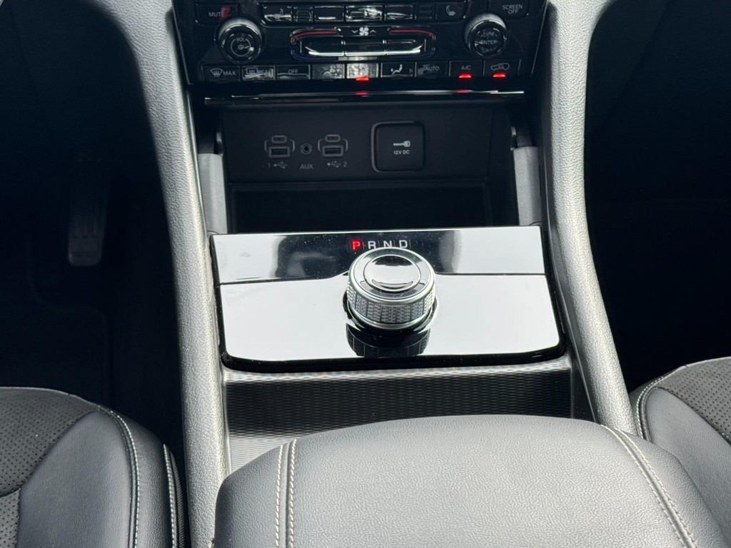 Jeep Grand Cherokee Vehicle Full-screen Gallery Image 16