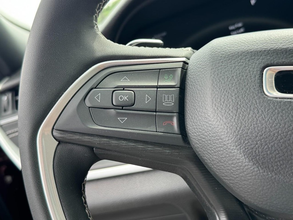 Jeep Grand Cherokee Vehicle Full-screen Gallery Image 18