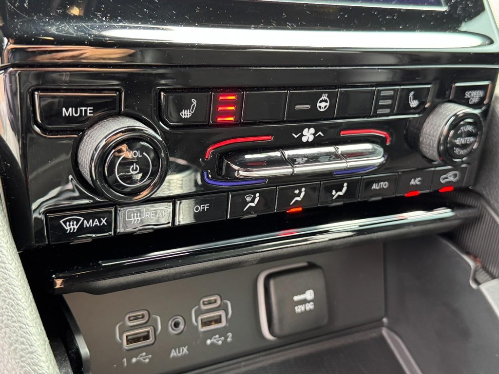 Jeep Grand Cherokee Vehicle Full-screen Gallery Image 22