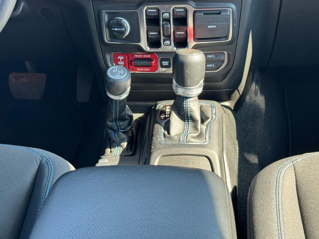 Jeep Wrangler 4xe Vehicle Full-screen Gallery Image 16