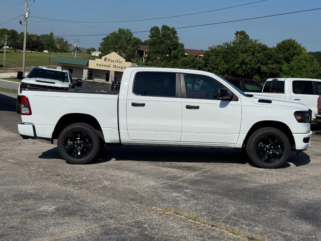 Ram 1500 Vehicle Full-screen Gallery Image 02