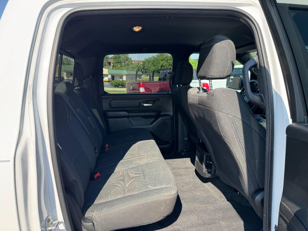 Ram 1500 Vehicle Full-screen Gallery Image 12