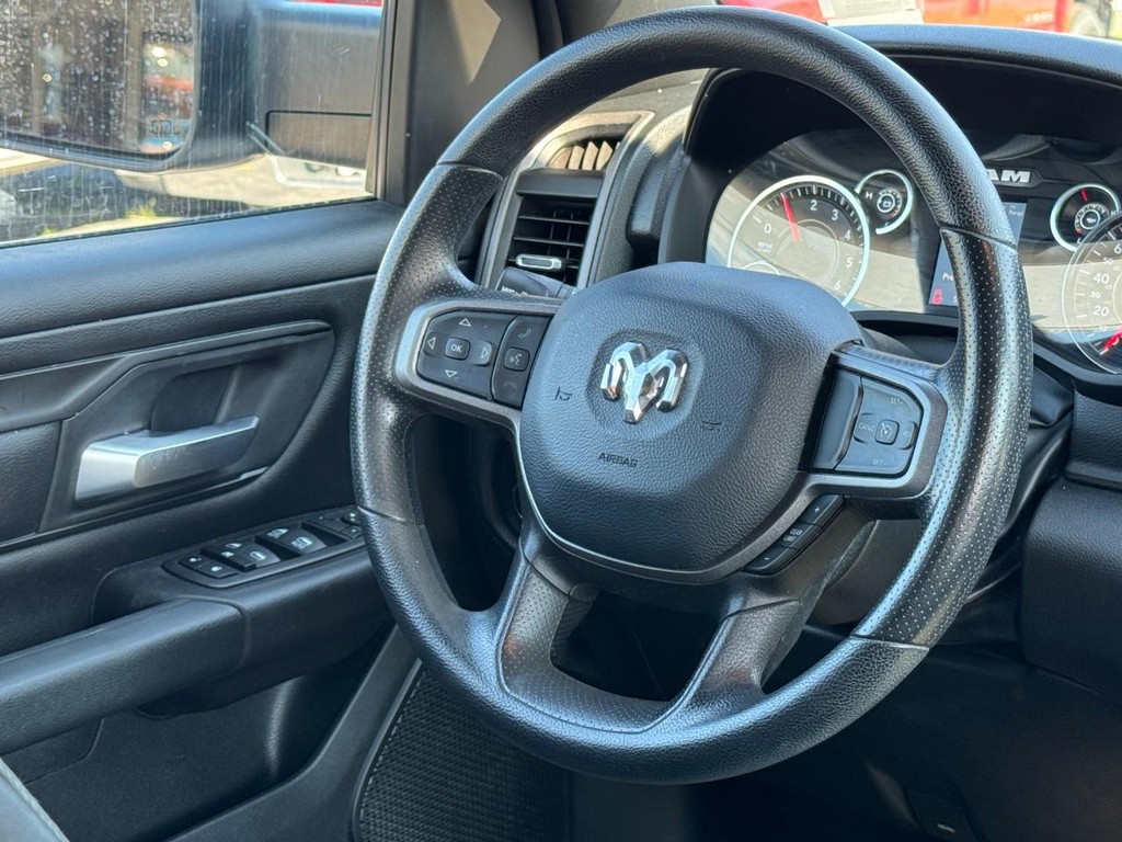 Ram 1500 Vehicle Full-screen Gallery Image 14