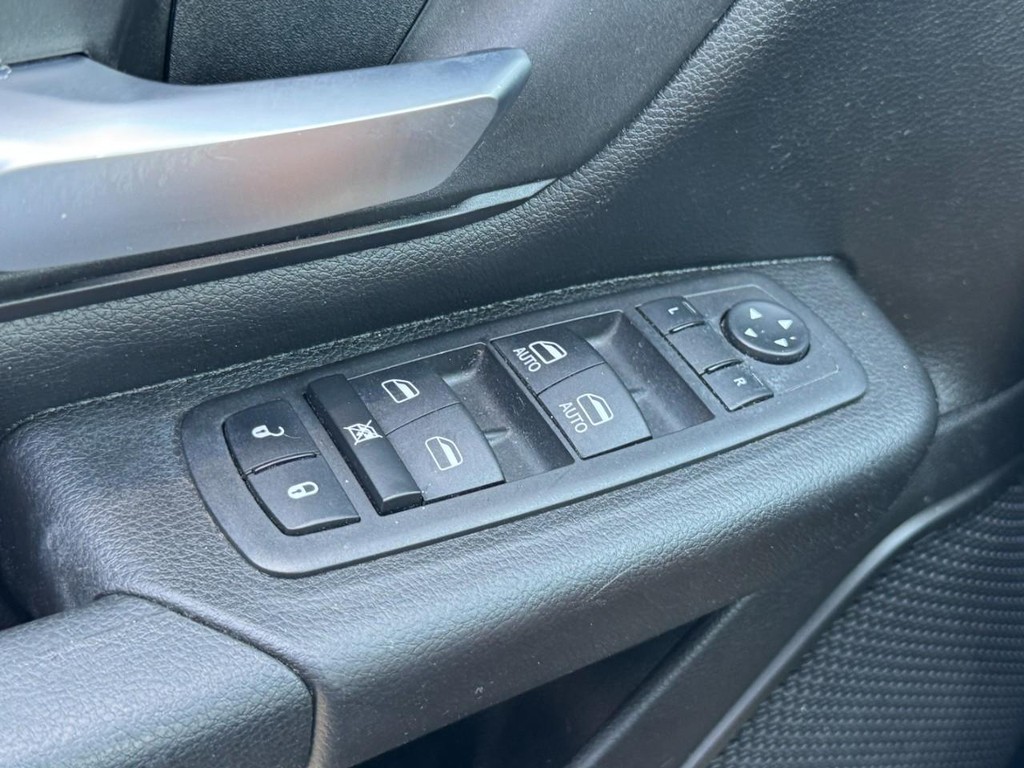 Ram 1500 Vehicle Full-screen Gallery Image 23
