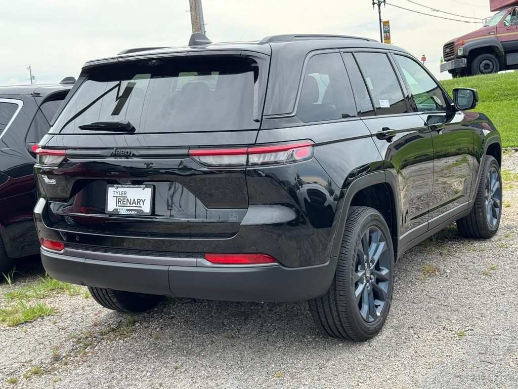 Jeep Grand Cherokee Vehicle Full-screen Gallery Image 04