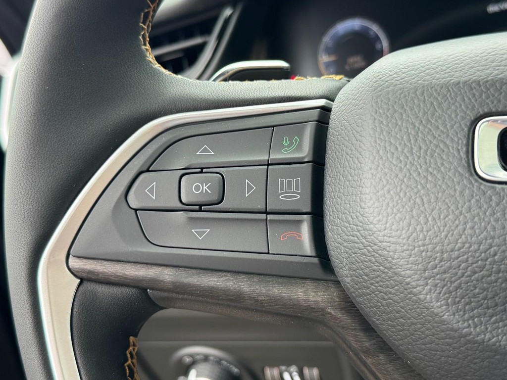 Jeep Grand Cherokee Vehicle Full-screen Gallery Image 13