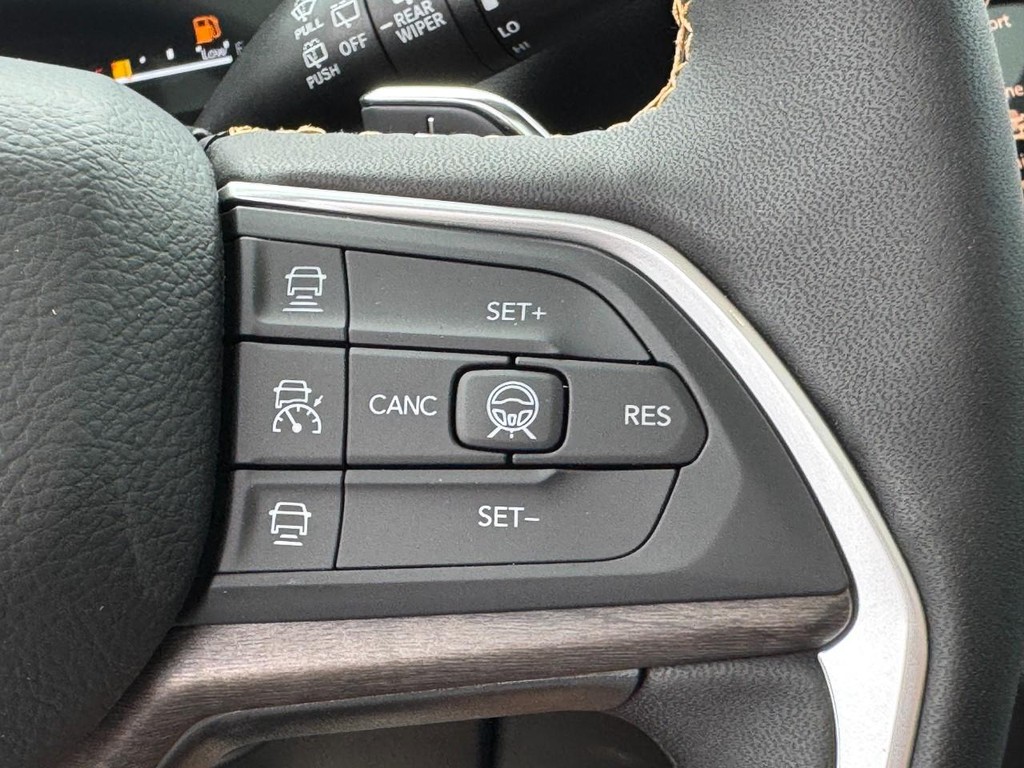 Jeep Grand Cherokee Vehicle Full-screen Gallery Image 14